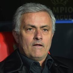 Mourinho defiende la posición de Alexis Sánchez: "Algunos quieren inventar otro deporte"