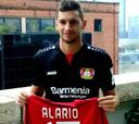 Alario posa con la camiseta del Leverkusen sin permiso de River