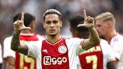 (FILES) In this file photo taken on August 14, 2022 Ajax's Brazilian midfielder Antony Matheus Dos Santos celebrates after scoring the 2-1 goal during the Dutch Eredivisie football match between Ajax Amsterdam and FC Groningen at the Johan Cruijff ArenA in Amsterdam. - Manchester United have reached an agreement to sign Brazil forward Antony from Ajax, the English Premier League club announced on August 30, 2022. (Photo by MAURICE VAN STEEN / ANP / AFP) / Netherlands OUT