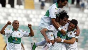 <b>EL ASCENSO TIENE PRECIO. </b>Los capitanes del Elche están cerca de cerrar la prima por el ascenso a Primera.