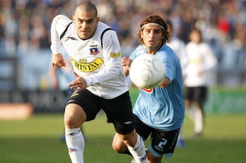 A inicios del 2009 la U tuvo cerca el fichaje de Bogado, pero llegó a Iquique. Tras brillar con los Dragones otra vez los azules fueron a la carga, pero Colo Colo se metió en la lucha y logró el traspaso del paraguayo. Cuando parecía estar listo, apareció Colo Colo con una mejor oferta.