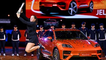Tennis - WTA 500 - Stuttgart Tennis Grand Prix - Porsche Arena, Stuttgart, Germany - April 21, 2025 Latvia's Jelena Ostapenko with the Porsche Macan Turbo as she celebrates with the trophy after winning the final against Belarus' Aryna Sabalenka REUTERS/Angelika Warmuth