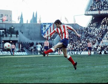  El delantero del Atlético de los setenta es una leyenda del Atlético. Estuvo en el Atlético desde 1966 hasta 1977. Con el conjunto rojiblanco ganó tres Ligas (69/70, 72/73 y 76/77), dos Copas del Rey (72 y 76), una Intercontinental (1974) y fue tres veces pichichi (68/69, 69/70 y 70/71).