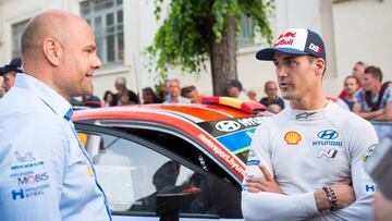 2019 FIA World Rally Championship
Round 08, Rally Italia Sardegna
13-16 June 2019
Dani Sordo, Hyundai Motorsport Team Director Andrea Adamo
Photographer: Helena El Mokni
Worldwide copyright: Hyundai Motorsport GmbH