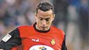 Nené juega por la izquierda.