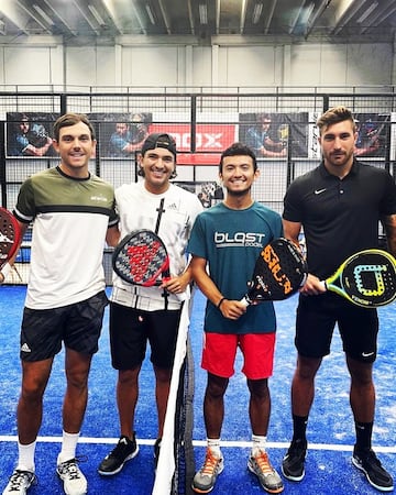 Maximiliano Rozas (tercero de izquierda a derecha) en un torneo jugado en Miami.