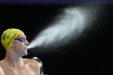 El australiano Flynn Southam compite en la eliminatoria de 50 metros libres masculinos durante el quinto día
de los Juegos de la Commonwealth, en el Sandwell Aquatics Center de Birmingham (Gran Bretaña). En el momento de la foto, el nadador expulsa agua por la boca, como si fuera un aspersor humano.