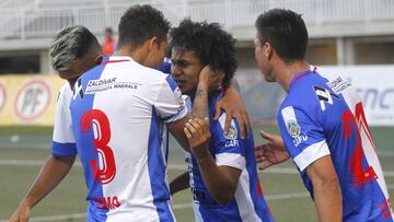 Futbol, Union La Calera vs Deportes Antofagasta
Segunda fecha, campeonato nacional 2018
El jugador de Deportes Antofagasta, Edward Bello, celebra con sus compaeros su gol contra Union La Calera durante el partido de primera division en el estadio Lucio Faria de Quillota, Chile.
09/02/2018
Sebastian Cisternas/Photosport
Football, Union La Calera vs Deportes Antofagasta
Second date, National Championship 2018
Deportes Antofagasta player, Edward Bello, celebrate with teammates scoring against Union La Calera during the first division football match at the Lucio Faria stadium in Quillota, Chile.
09/02/2018
Sebastian Cisternas/Photosport