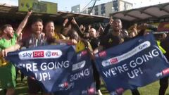 ¡Al ritmo de Neil Diamond y Gala! Así celebró el Watford su ascenso a la Premier
