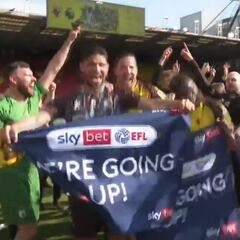 ¡Al ritmo de Neil Diamond y Gala! Así celebró el Watford su ascenso a la Premier