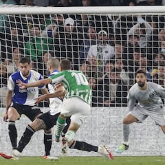 El Betis destroza al Alavés