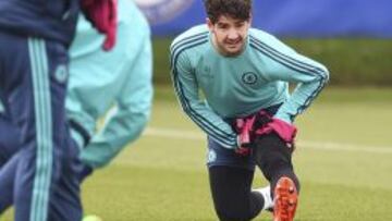 Alexandre Pato participa en una sesi&oacute;n de entrenamiento con el Chelsea