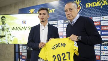Presentación de la renovación de Yeremy Pino por el Villarreal
Rueda de prensa Fernando Roig y Yeremy Pino en el estadio de la Cerámica
Vila-real