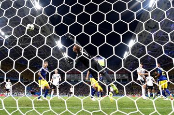 Kroos le dio la victoria a Alemania al marcar el 2-1.