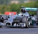 Hamilton toma el mando en los libres por delante de Rosberg