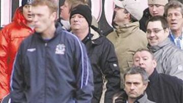 <b>CAMBIO Y NOTA. </b>Mourinho pone de moda las instrucciones escritas.