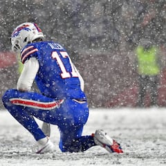 What happened between Stefon Diggs and Josh Allen on the sidelines against the Bengals?