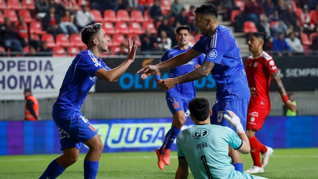 La U sueña por el título gracias a Assadi: goleada inapelable que intimida al fútbol chileno