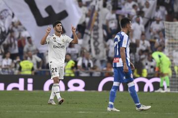 1-0. Marco Asensio celebró el primer gol que concedió el VAR.