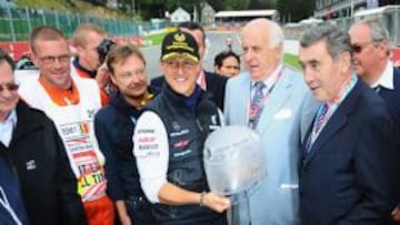 Merckx y la bici de regalo a Schumacher.