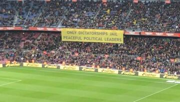 Pancarta en el Camp Nou en favor de los políticos presos
