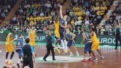 Omic da el salto inicial del partido Limoges-Gran Canaria.