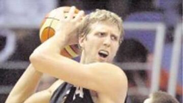 El triple de Nowitzki emparejó a Italia y Croacia.