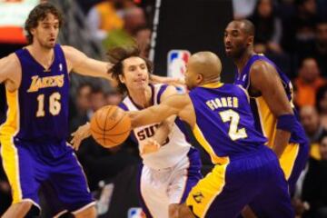 Steve Nash con los Phoenix Suns ante los Lakers en 2011.