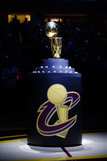 Los Cavaliers celebraron por todo lo alto su anillo de campeones: fiesta y exhibición después ante los Knicks.