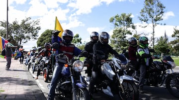 Colectivo de motociclistas movilizándose en Colombia