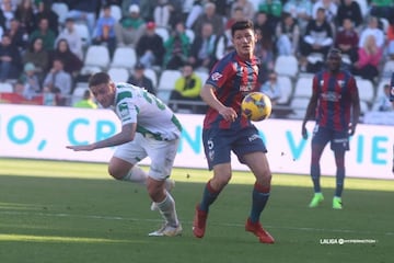 El Huesca sigue su camino triunfal, tras sumar su tercera victoria seguida. En esta ocasin lo hizo con remontada ante el Crdoba. Loureiro entra en este once despus de poner el 1-1, con un cabezazo tremendo. Su segunda jornada seguida viendo puerta.