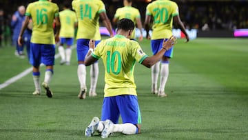 AME6666. CURITIBA (BRASIL), 06/09/2024.- Rodrygo de Brasil celebra un gol este viernes, en un partido de las eliminatorias para el Mundial de 2026 entre Brasil y Ecuador en el estadio Couto Pereira en Curitiba (Brasil). EFE/ Andre Coelho