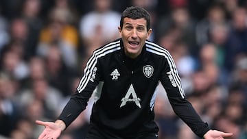 Leeds United's Spanish head coach Javi Gracia gestures on the touchline during the English Premier League football match between Fulham and Leeds United at Craven Cottage in London on April 22, 2023. (Photo by JUSTIN TALLIS / AFP) / RESTRICTED TO EDITORIAL USE. No use with unauthorized audio, video, data, fixture lists, club/league logos or 'live' services. Online in-match use limited to 120 images. An additional 40 images may be used in extra time. No video emulation. Social media in-match use limited to 120 images. An additional 40 images may be used in extra time. No use in betting publications, games or single club/league/player publications. /