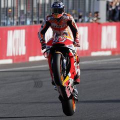 Márquez: "Se me ha salido el hombro en la celebración"