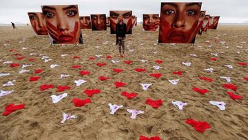 420 bragas en Copacabana contra las violaciones en Brasil