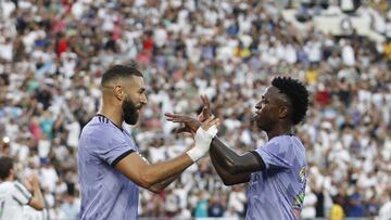 Benzema y Vinicius celebran el primer gol a la Juventus.