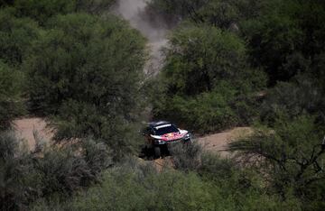 Decimotercera etapa entre San Juan y Córdoba. El piloto español Carlos Sainz con Peugeot.