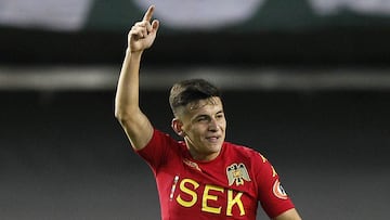 Futbol, Audax Italiano vs Union Espanola.
Decimoquinta fecha, campeonato nacional 2018.
El jugador de Union Espanola Pablo Aranguiz celebra con sus compaeros despues de convertir un gol contra Audax Italiano durante el partido de primera division disputado en el estadio Bicentenario La Florida de Santiago, Chile.
27/05/2018
Felipe Zanca/Photosport
Football, Audax Italiano vs Union Espanola.
Fifteenth date, National Championship 2018
Union Espanola's player Pablo Aranguiz celebrates with teammates after scoring against Audax Italiano during the first division football match held at the Bicentenario La Florida stadium in Santiago, Chile.
27/05/2018
Felipe Zanca/Photosport