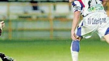 <b>GRAN PARTIDO. </b>Víctor trajo en jaque a la defensa del Castilla. Marcó un gol y participó en otros dos.