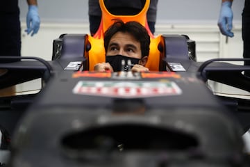 'Checo' Pérez vivió su primer día en la fábrica de Red Bull