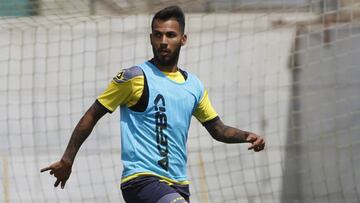 Jonathan Viera entrenándose con Las Palmas.