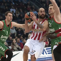 El Olympiacos gana con solvencia a un flojo Baskonia