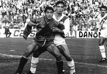 Nacido en Caracas en 1967, emigró a Galicia en su infancia, formándose en el Club Alondras de Cangas. En 1987 ficharía por el Celta de Vigo, equipo con el que debutaría en Primera división y jugaría 68 encuentros, anotando 9 tantos. Posteriormente llegaría al Real Valladolid, equipo con el que disputó 9 encuentros más en LaLiga.