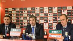 Urrutia, durante la rueda de prensa en la que anunci&oacute; la no continuidad de Bielsa.