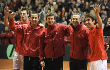 España también gana sin sus principales estrellas