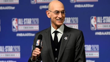 CHICAGO, ILLINOIS - FEBRUARY 15: NBA Commissioner Adam Silver speaks to the media during a press conference at the United Center on February 15, 2020 in Chicago, Illinois. NOTE TO USER: User expressly acknowledges and agrees that, by downloading and or using this photograph, User is consenting to the terms and conditions of the Getty Images License Agreement. (Photo by Stacy Revere/Getty Images)  PUBLICADA 04/06/20 NA MA25 2COL  PUBLICADA 27/06/20 NA MA33 1COL