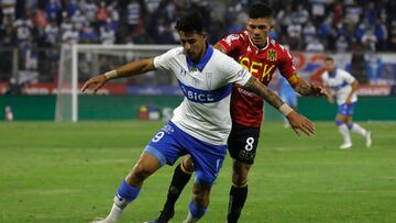 Futbol, Universidad Catolica vs Union Espanola.
Fecha 2, campeonato Nacional 2022.
El jugador de Universidad Catolica Fernando Zampedri juega el baln durante el partido de primera division contra Union Espanola disputado en el estadio San Carlos de Apoquindo de Santiago, Chile.
13/02/2022
Jonnathan Oyarzun/Photosport
Football, Universidad Catolica vs Union Espanola.
First date, 2022 National Championship.
Universidad Catolica's player Fernando Zampedri play the ball during the first division match against Union Espanola held at the San Carlos de Apoquindo stadium in Santiago, Chile.
13/02/2022
Jonnathan Oyarzun/Photosport