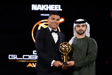 Casimiro, recibe el premio a su carrera .