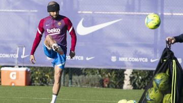 Daniel Alves,en un entrenamiento del Barça.