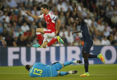 Ospina tapa todo: Hace justicia al 1-1 contra PSG en Champions